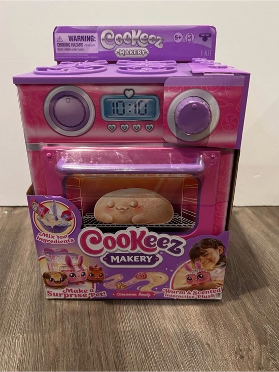 Cookeez Other - Hot Toy!! Cookeez Makery! Make a surprise pet! NWT